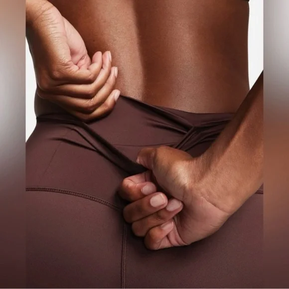 Women’s Nike Go high wasted 7/8 leggings with pockets earth/black - Picture 5 of 8